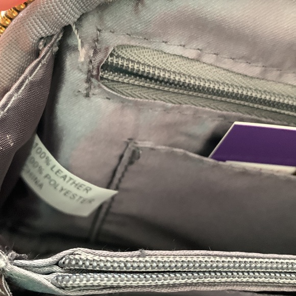 Inside label: 100% Leather, 100% Polyester, Made in China - Picture 13 of 16